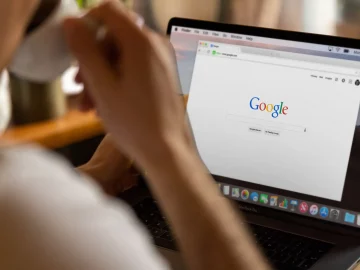 Making drinking coffee while looking at screen with Google search on it